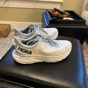 Hoka Arahi 6